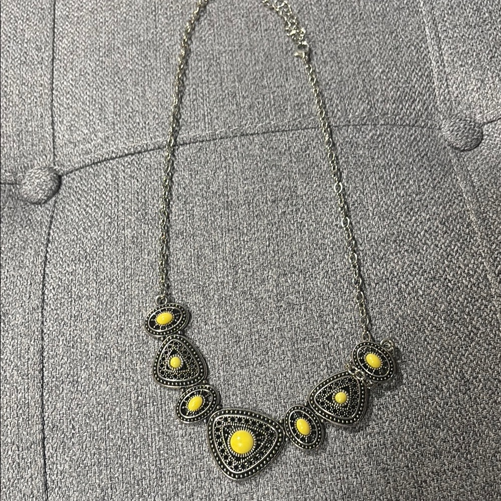 Elegant Silver tone and yellow beads‎ Necklace.       C1